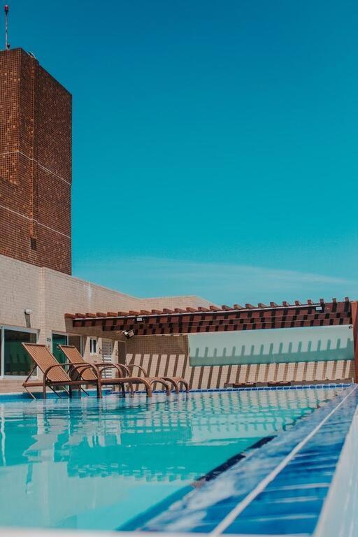 Confortavel Flat Com Piscina De Borda Infinita Na Cobertura 카베델로 외부 사진